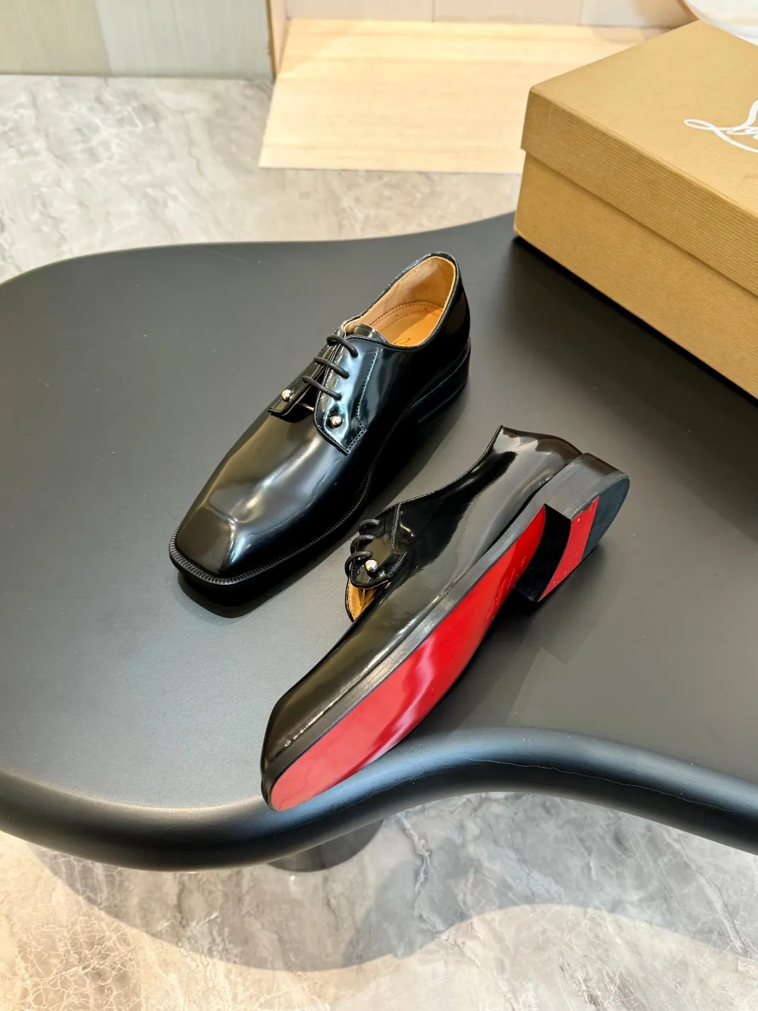 [CL red sole shoes] Top P: 1020💰 Size 39-44 (⚠️38.45.46.47 custom-made, non-returnable and non-exchangeable) 🆑High-end men's business formal leather shoes, original authentic top quality goods ••✅💯 Top original order purchasing agent! Original imported patterned cowhide ➕Imported cowhide lining ➕Cowhide feet ➕Original leather outsole~🉑️Feel free to compare the authentic ones!